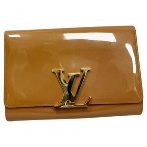 Louis Vuitton Louise Clutch in Beige Patent Leather
